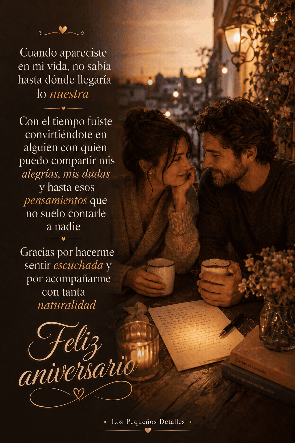 Pareja conversando con cariño en una terraza al atardecer, con dos tazas, una carta, flores y velas, junto a un mensaje de agradecimiento por sentirse escuchada y acompañada en su aniversario